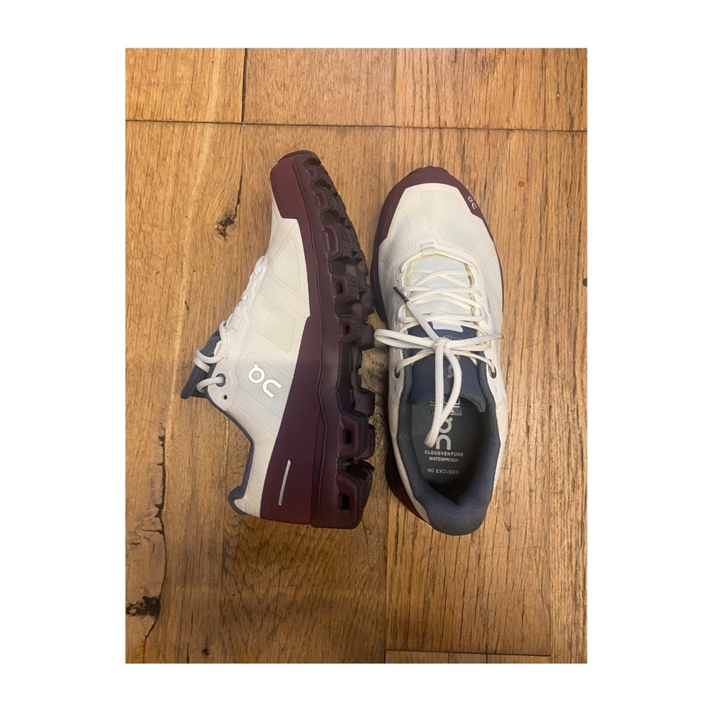 On Cloud running sneakers